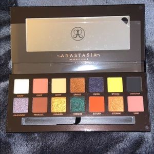 Limited edition Anastasia Beverly Hills Box
